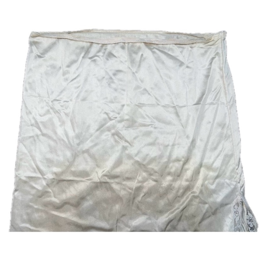 Vintage White Lace Midi Skirt - Picture 2 of 13